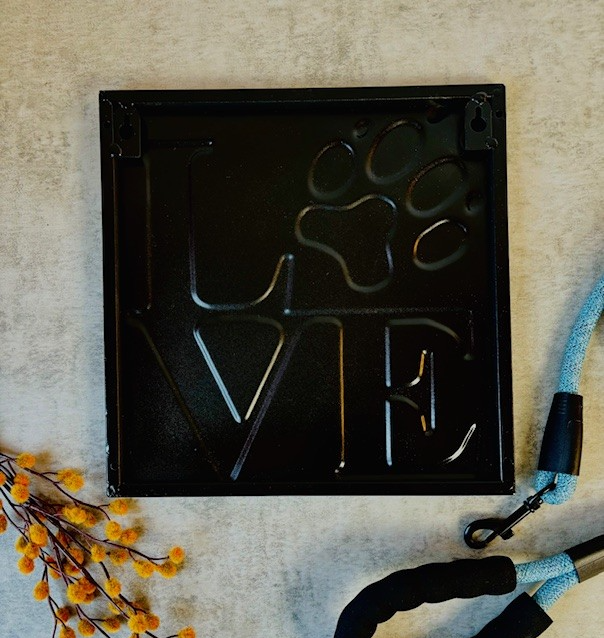 Love Pet Sign – Pet Metal Wall Decor Inspired by the Iconic Philadelphia Love Statue